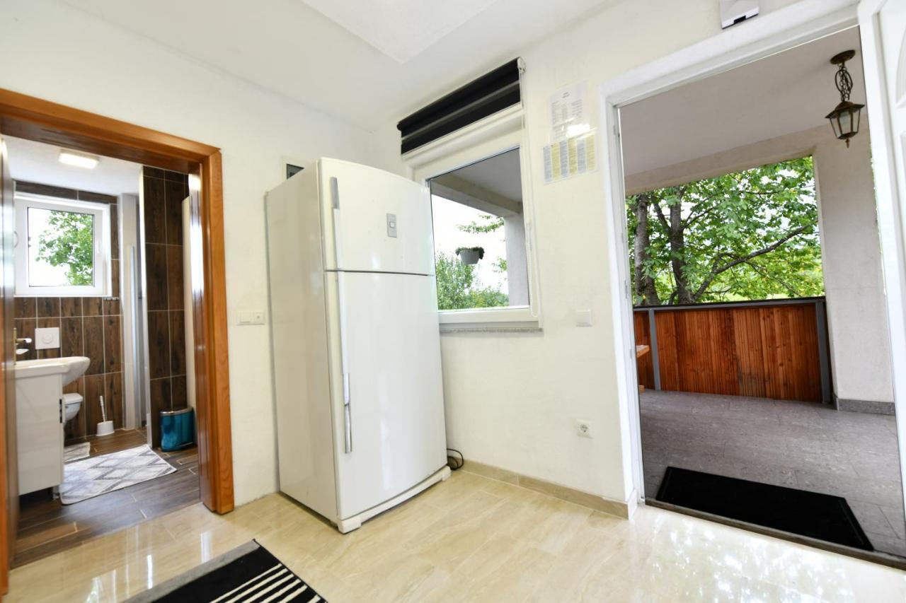 Lora Apartment Rakovica Exterior foto
